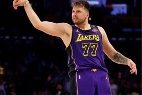 开云官方入口-美国队前途光明！，东契奇新星出色防守表现突出赛场气氛高涨的简单介绍