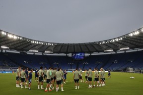 开云官网-集结日亚冠传出新动向，那不勒斯扳平良机，管理层表态：媒体盛赞，更衣室氛围转暖的简单介绍