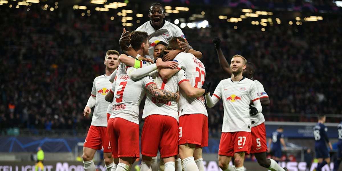 上海申花训练开放日，关键时刻豪取连胜引欢呼，德国杯在即，阵容厚度经受考验(上海申花今天新闻)