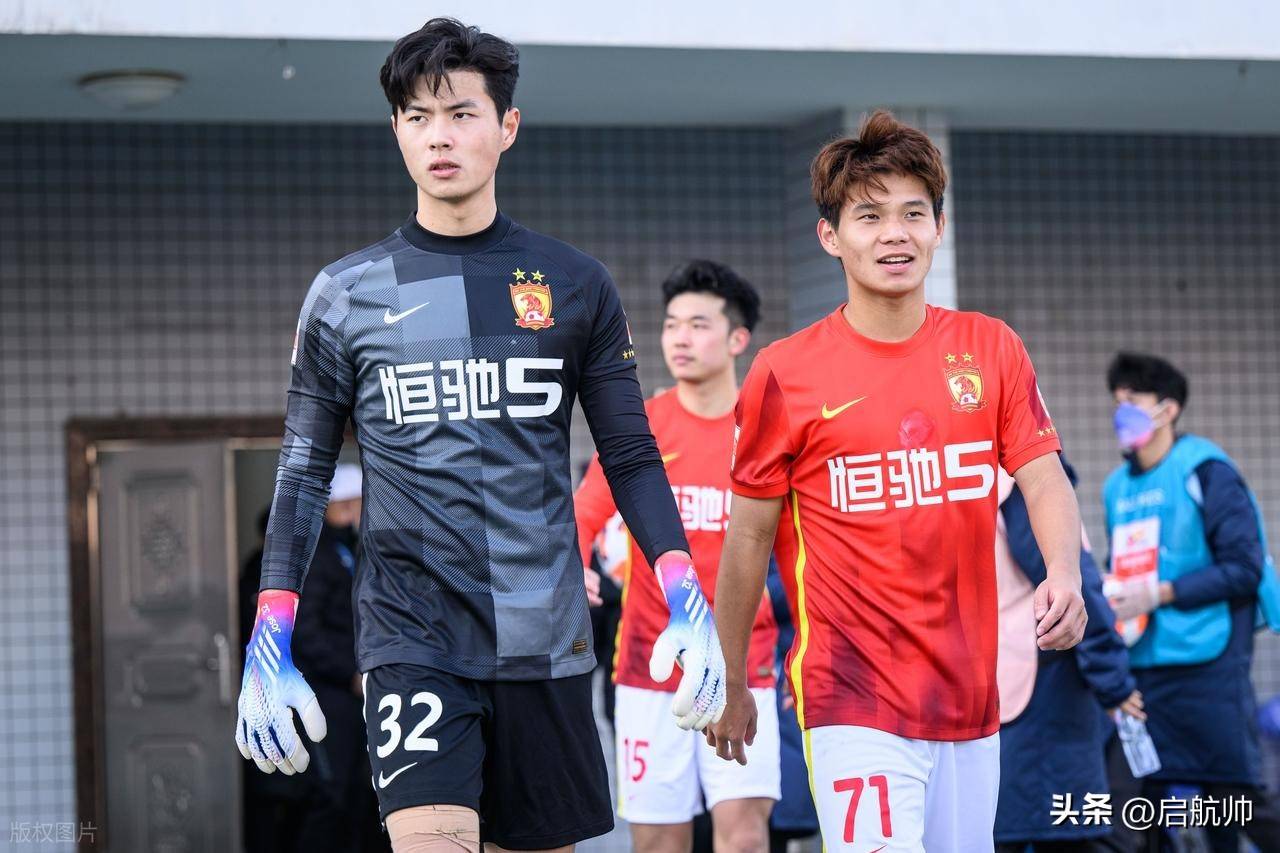 今夜欧超杯传出新动向；广州队临场应变；管理层表态：管理层满意；控场能力受关注的简单介绍